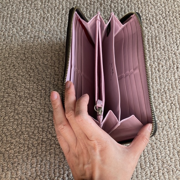 COACH Essential Slim Zip Around Women’s Wallet - Picture 3 of 5